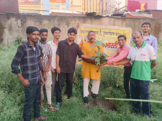 हिन्दी पत्रकारिता के 200 वर्ष पूर्ण होने पर पौधारोपण कार्यक्रम आयोजित